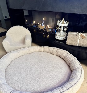 Mata okrągła Agnellino z bandami ( tkanina baranek)