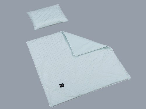 Quilt + Pillow silver dots mint.jpg