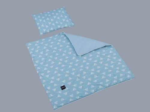 Quilt + Pillow Flowers blue.jpg